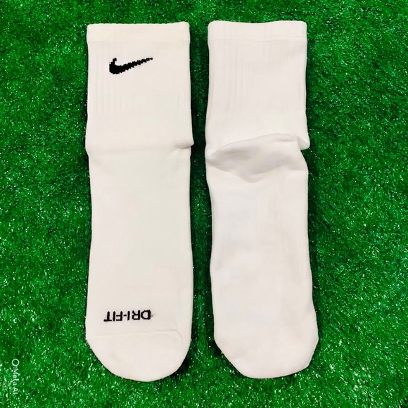 NEW NIKE DRI-FIT QUARTER SOCKS - Picture 1 of 3